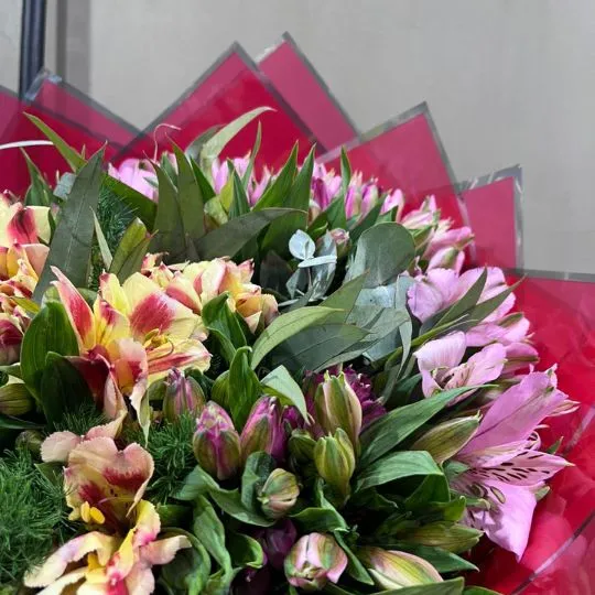 Ramo de flores astromelias